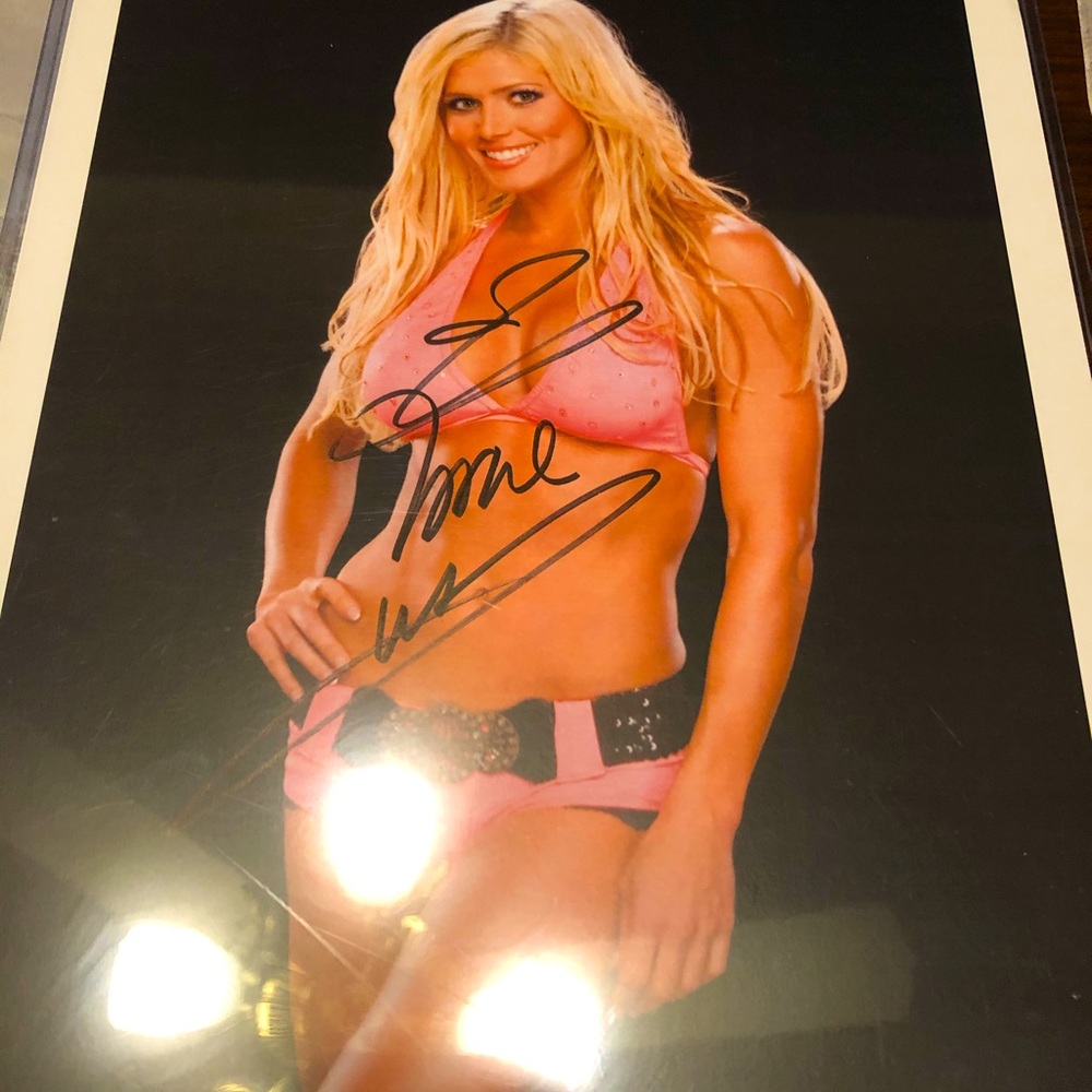 WWF, WCW diva Torrie Wilson signed with COA 🖊